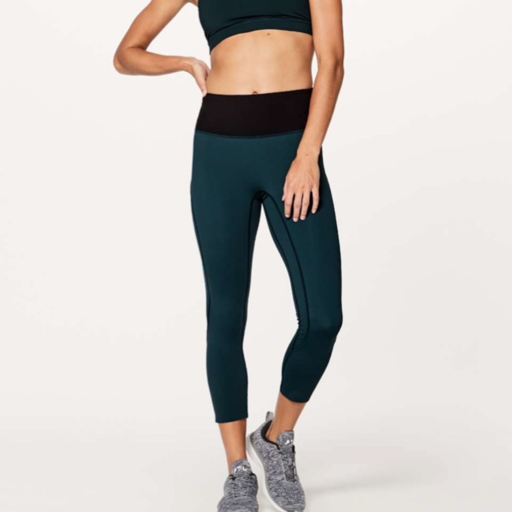 Lululemon run the day crop